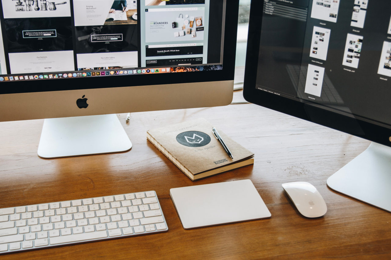 Photo de Tranmautritam: https://www.pexels.com/fr-fr/photo/clavier-d-ordinateur-sur-table-326516/